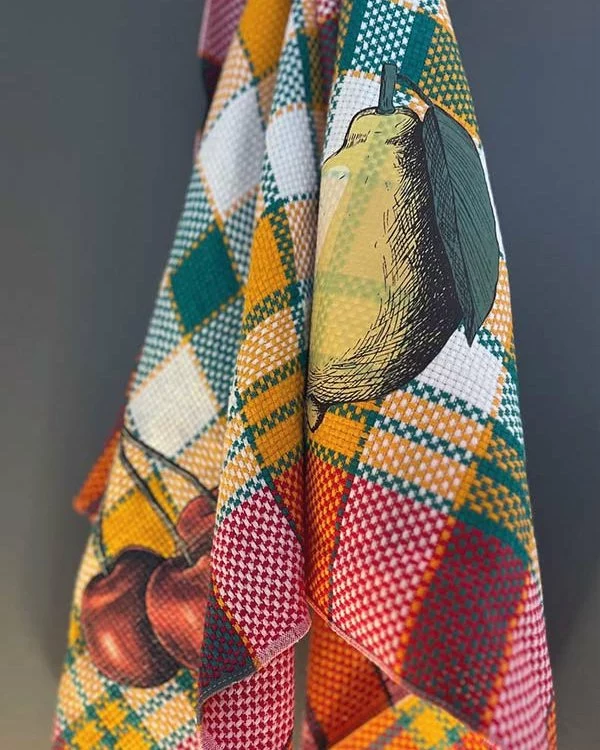 🍒 Pièces uniques en série ultra-limitée ! 💛  Craquez pour ces torchons vintage des années 60 en coton nid d'abeille avec œillet en métal. Motifs colorés, charme rétro et belle absorption : le combo parfait pour une touche authentique dans votre cuisine ! 💛🍒
Chaque pièce est unique, et cette série est limitée à seulement 5 exemplaires !  📍 Disponibles sur manapongo.fr